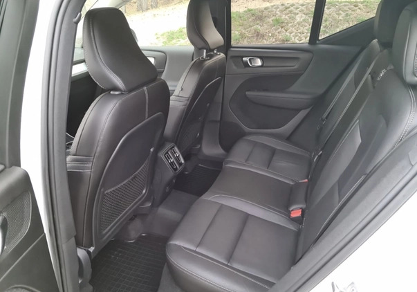 Volvo XC 40 cena 114900 przebieg: 47500, rok produkcji 2019 z Sulejówek małe 191